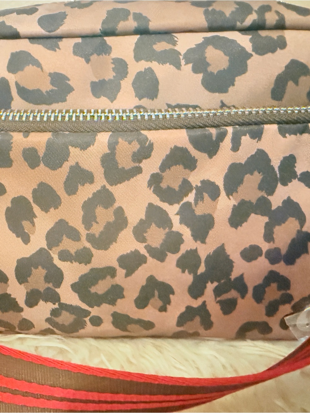 Lululemon Everywhere Printed Crossbody Bag in Pink Leopard - Picture 6 of 8